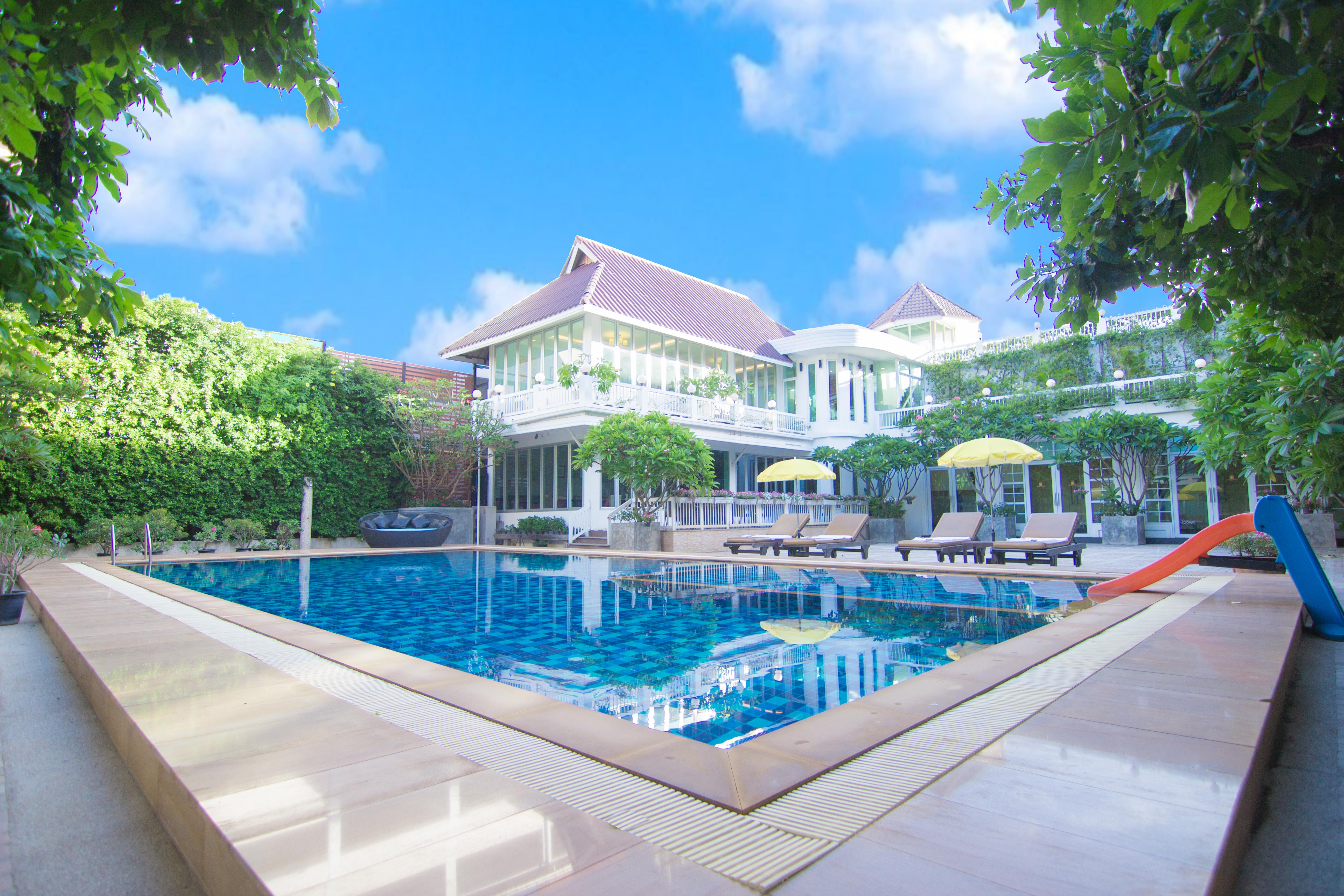 Paradise Отель 3*